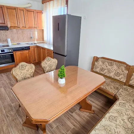Apartment Stan Na Dan Centar 2 *